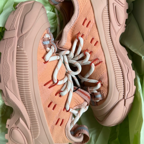 Kids mini arthur knit Burberry tennis shoes. Never worn. Size 11 US with box - Picture 5 of 6